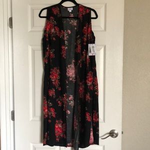 ✨NWT✨ Red rose and black small Joy vest